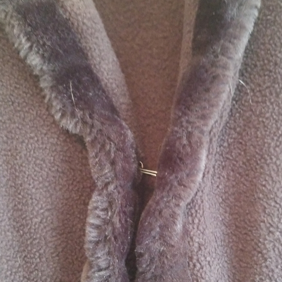 Cape. - Picture 4 of 5